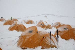 Base camp im Schnee 14.10.13